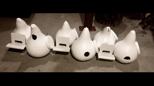 Offering 6 natural gourds, 3 with Troyer tunnels, one deep deep cavity, one regular round hole, one regular crescent hole. Also offering 5 royal wing gourds and one Troyer vertical gourd.